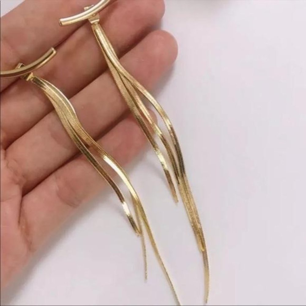 NEW 18K GOLD LONG TASSEL ARC EARRINGS, NICE EARRINGS, CUTE EARRINGS. - Picture 6 of 7
